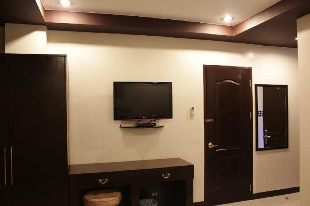 Peridot Suites Davao Room photo